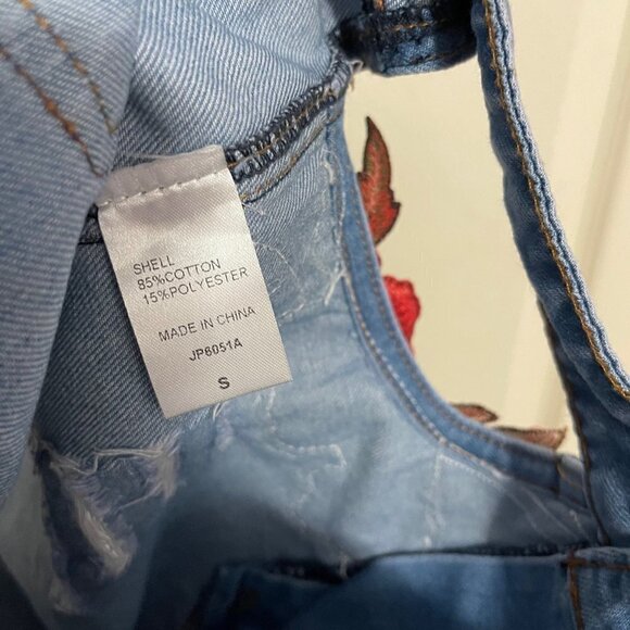 Rehab Women's Floral Embroidered Distressed Cut Out High Rise Jean Shorts Small - Picture 5 of 8